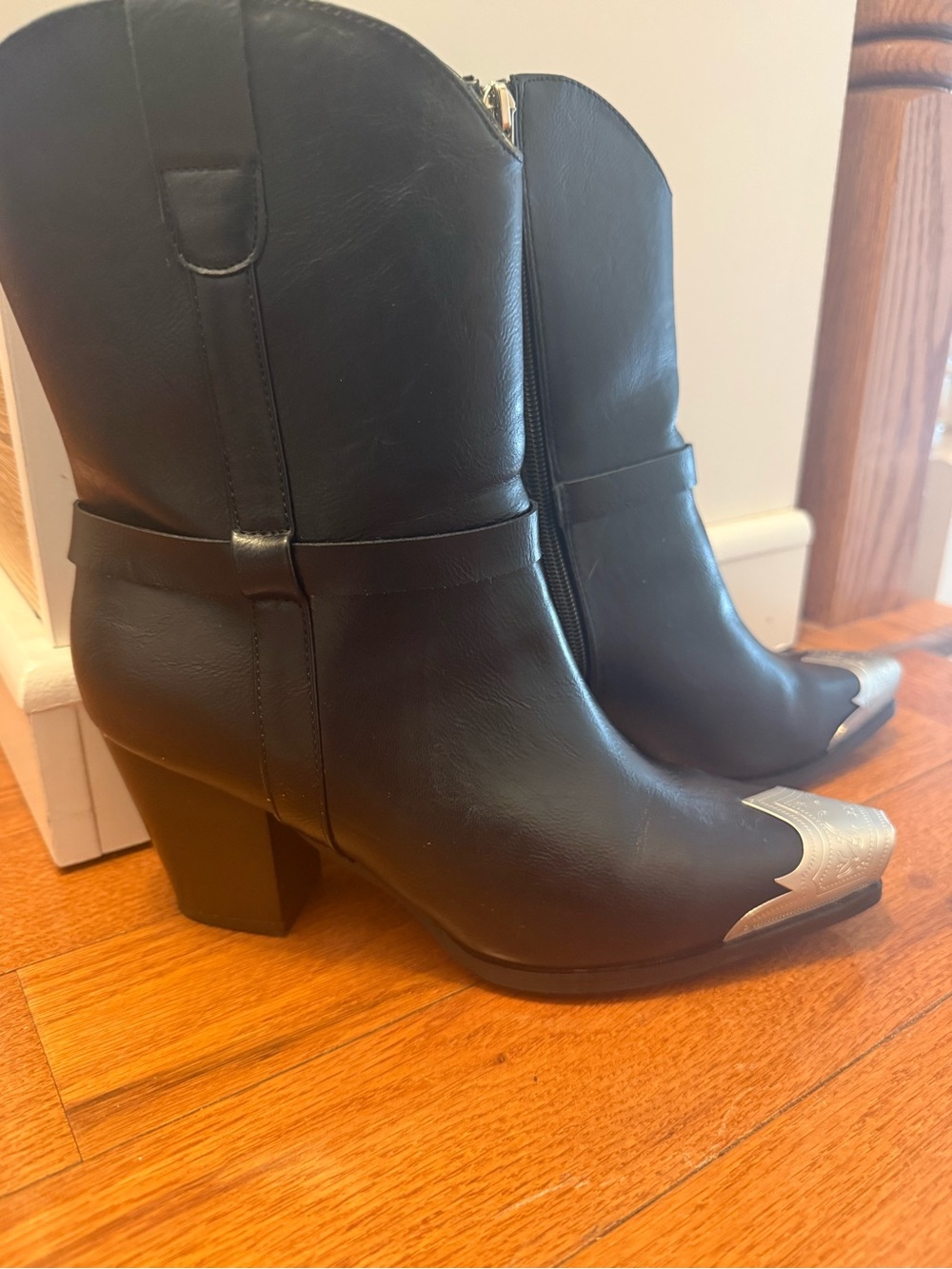 BEAST FASHION Black Western-Style Ankle Boots with Silver Toe Accent Size 7.5